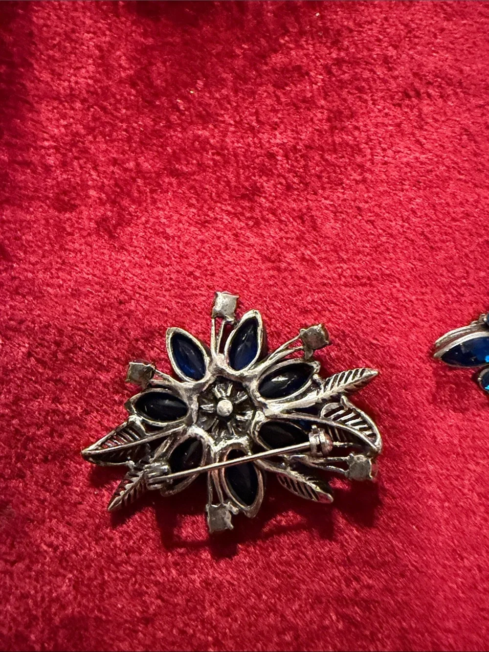 Vintage blackened finish gold tone Crystal Brooch clip Earrings great condition